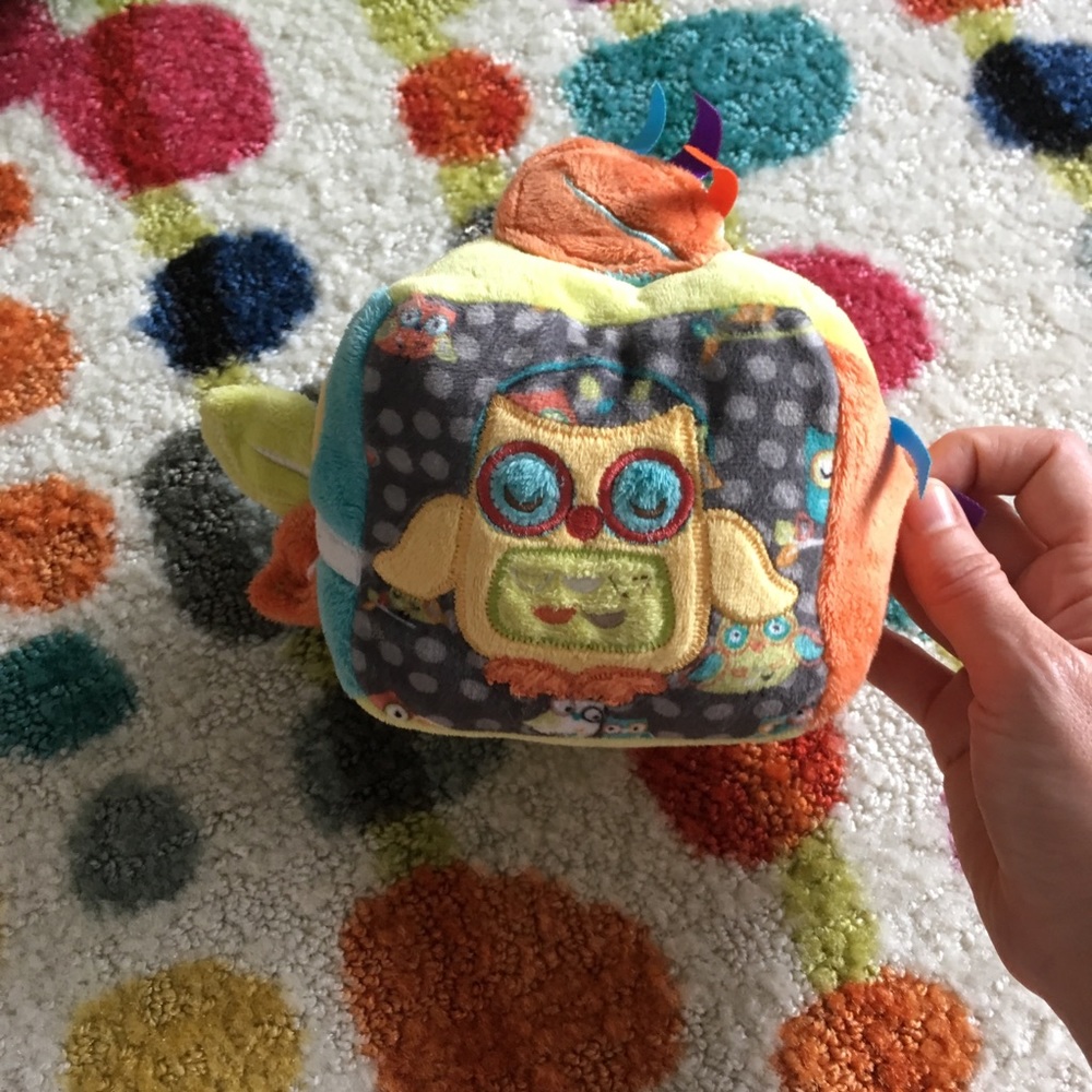 Baby tummy time toy